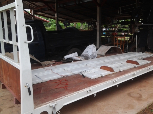 ISUZU NPR กะบะนะครับ ยาว 4.3ม. กว้าง 2.2ม ถอดจากรถใหม่เพิ่งออกห้างได้เดือนเดียวคับ