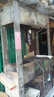 ขายแท่นอัดไฮโดรลิค80ตันหัวเลื่อนได้