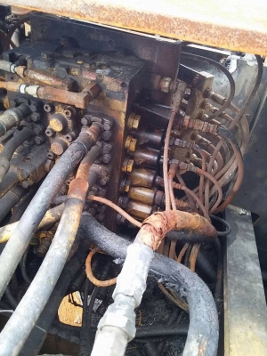 ขายอะใหล่ตัด KOMATSU PC 200 รุ่น 7   บูมอาร์ม เฟรม เครื่อง ตัวเดิน โซ๋ ใบแทรค ทะเบียน และอุปกรณ์อื่นๆ