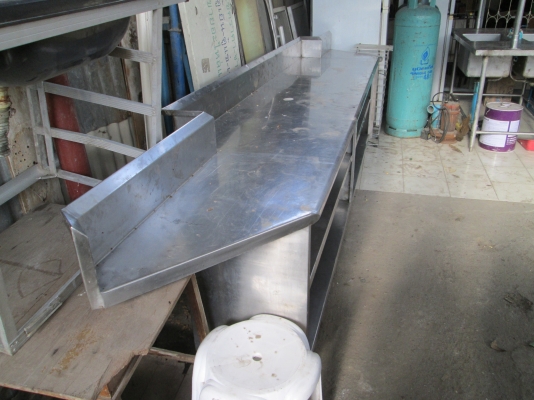 โต๊ะเตรียมแสตนเลส  หนา   โรงงาน  สภาพดีมาก  ราคานิดเดียว