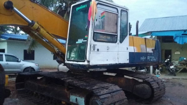 KOMATSU PC200-5 ไฟฟ้าตัดเครื่องปั้มดี ช่วงล่างเต็ม KOMATSU PC200-5 ไฟฟ้าตัดเครื่องปั้มดี ช่วงล่างเต็ม
