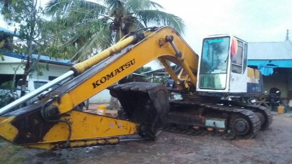 KOMATSU PC200-5 ไฟฟ้าตัดเครื่องปั้มดี ช่วงล่างเต็ม KOMATSU PC200-5 ไฟฟ้าตัดเครื่องปั้มดี ช่วงล่างเต็ม