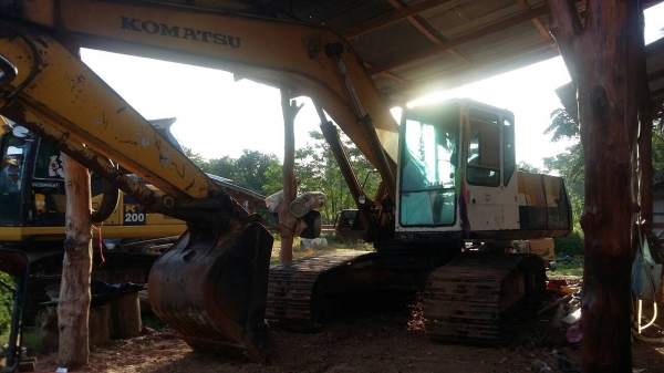KOMATSU PC200-5 ไฟฟ้าตัดเครื่องปั้มดี ช่วงล่างเต็ม KOMATSU PC200-5 ไฟฟ้าตัดเครื่องปั้มดี ช่วงล่างเต็ม