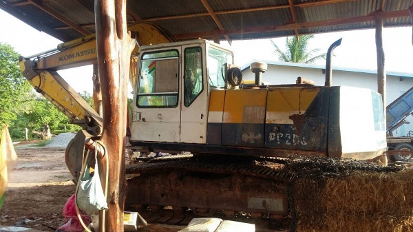 KOMATSU PC200-5  ไฟฟ้าตัดเครื่องปั้มดี ช่วงล่างเต็ม