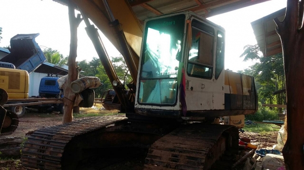KOMATSU PC200-5 ไฟฟ้าตัดเครื่องปั้มดี ช่วงล่างเต็ม KOMATSU PC200-5 ไฟฟ้าตัดเครื่องปั้มดี ช่วงล่างเต็ม