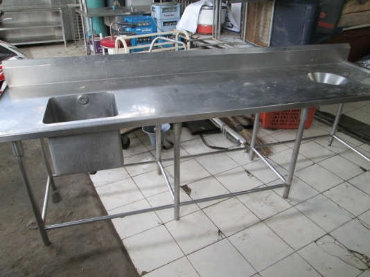 โต๊ะเตรียมแสตนเลส  มีชิงค์ หนา  สภาพดีมาก  ราคานิดเดียว