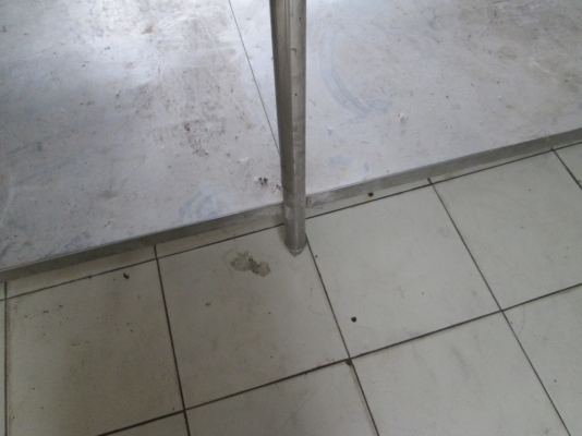 โต๊ะเตรียม 2 ชั้นแสตนเลส  หนาโรงงาน สภาพดีมาก ราคานิดเดียว