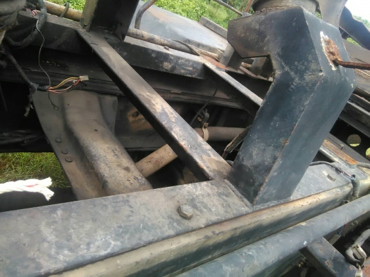 รถมิตซู 10 ล้อ FN528  /  220 แรงม้า. ปี 45 ( ขายหัว , คัชซี. )    สนใจติดต่อ  081 - 6079515