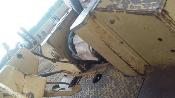 ขายแทรกเตอร์ D5B ตีนเป็ด เครื่อง 44v สภาพสวย ติดต่อได้ที่คุณ อ๊อฟ พิจิตร 086-737-9991 ขายแทรกเตอร์ D5B ตีนเป็ด เครื่อง 44v สภาพสวย ติดต่อได้ที่คุณ อ๊อฟ พิจิตร 086-737-9991