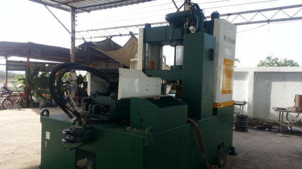 ขายเครื่งฉีดพลาสติกระบบโรตารี่200 ตันไม่มีระบบไฟฟ้า 250,000 บาท