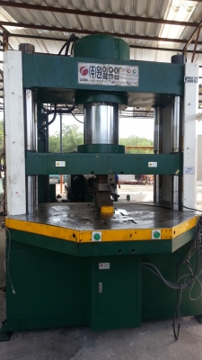 ขายเครื่งฉีดพลาสติกระบบโรตารี่200 ตันไม่มีระบบไฟฟ้า 250,000 บาท