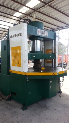 ขายเครื่งฉีดพลาสติกระบบโรตารี่200 ตันไม่มีระบบไฟฟ้า 250,000 บาท