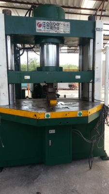 ขายเครื่งฉีดพลาสติกระบบโรตารี่200 ตันไม่มีระบบไฟฟ้า 250,000 บาท