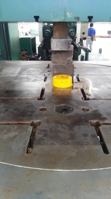 ขายเครื่งฉีดพลาสติกระบบโรตารี่200 ตันไม่มีระบบไฟฟ้า 250,000 บาท