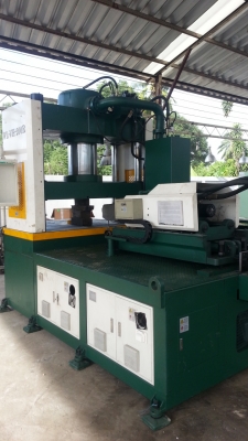 ขายเครื่งฉีดพลาสติกระบบโรตารี่200 ตันไม่มีระบบไฟฟ้า 250,000 บาท