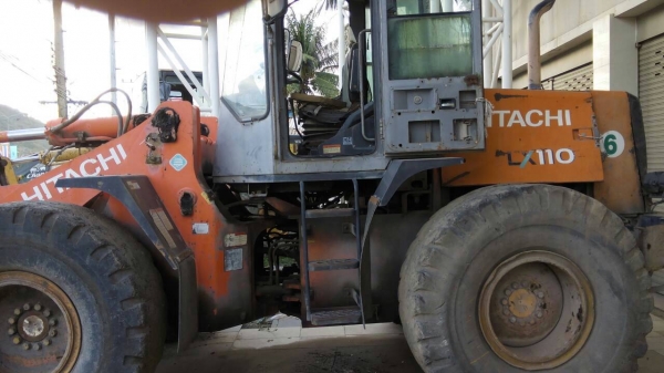 ขายรถตัก HITACHI LX110-3 สภาพสวยพร้อมใช้ ติดต่อได้ที่คุณ อ๊อฟ พิจิตร 086-737-9991