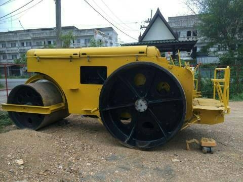 ขายรถบด 3ล้อเหล็ก สภาพสวยพร้อมใช้  ต่อรอง ติดต่อได้ที่คุณ อ๊อฟ พิจิตร 086-737-9991