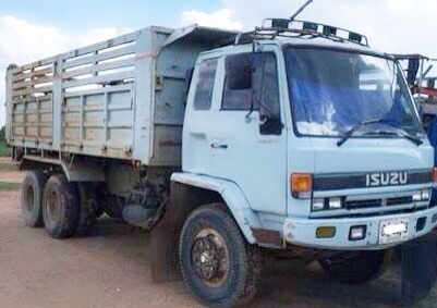 ISUZU ROCKY FXZ 210 HP 6SA1 สิบล้อดั๊มพ์ 2 เพลา กระบะดั๊มพ์เหล็ก 12 ตันสภาพดีพื้นสวยพร้อมบรรทุกพร้อมใช้งานได้เลย เครื่องแรงดีเดิมๆไม่มีเยิ้ม ภายในเก๋งคอนโซลสวยครบพร้อม พวงมาลัยเพาเวอร์ ระบบเบรคทริ๊ปฟี้ครบครัน ช่วงล่างแน่นคัชซีไม่มีแตกไม่มีบวม ยาง 10 เส้นส