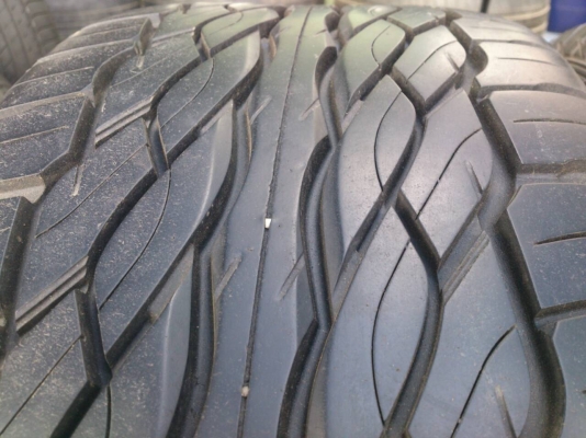 ขายแม็ก 6รูขอบ20 พร้อมยางFALKEN 265/50R20 MADE IN JAPEN ปี13 ดอกยางหนาสดนิ่มลึกเท่ากันไม่ร้าวไม่แตกลายใช้งานน้อยมาก(สภาพ90\%) ยางสวยมาก จำนวน 1 ชุด