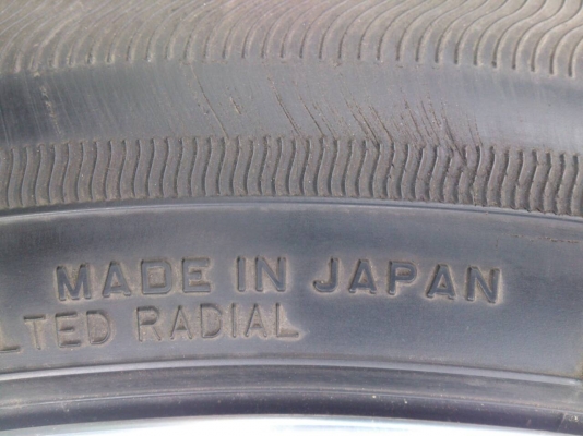 ขายแม็ก 6รูขอบ20 พร้อมยางFALKEN 265/50R20 MADE IN JAPEN ปี13 ดอกยางหนาสดนิ่มลึกเท่ากันไม่ร้าวไม่แตกลายใช้งานน้อยมาก(สภาพ90\%) ยางสวยมาก จำนวน 1 ชุด