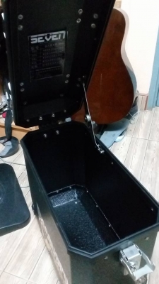 ขายปี๊บข้างสวยๆ สีดำ ของใหม่ไม่เคยใช้งาน ขนาด 36 L พร้อมกุญแจ 13500