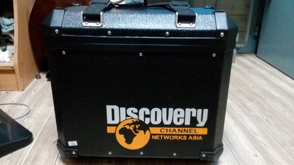 ขายปี๊บข้างสวยๆ สีดำ ของใหม่ไม่เคยใช้งาน ขนาด 36 L พร้อมกุญแจ 13500