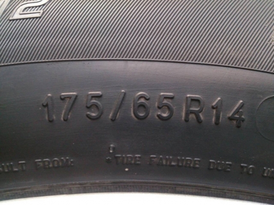 ขายแม็กTOYOTA 4รูขอบ14 พร้อมยาง มิชลิน 175/65R14 ปี12 สวยๆ จำนวน 1 ชุด 2800