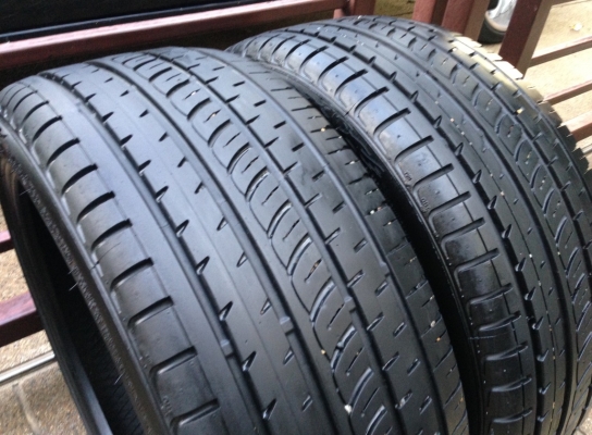 ยางคู่ Sunny 225 40 18 ปลายปี13 ดอกเต็ม ยางคู่ Sunny 225 40 18 ปลายปี13 ดอกเต็ม