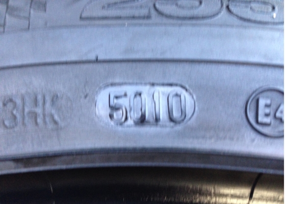 ยางคู่ Continental 255 45 18 สิ้นปี10 ดอกเยอะ ยางคู่ Continental 255 45 18 สิ้นปี10 ดอกเยอะ