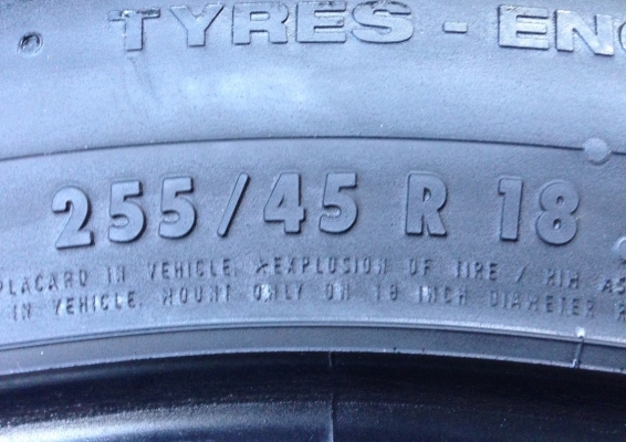 ยางคู่ Continental 255 45 18 สิ้นปี10 ดอกเยอะ ยางคู่ Continental 255 45 18 สิ้นปี10 ดอกเยอะ