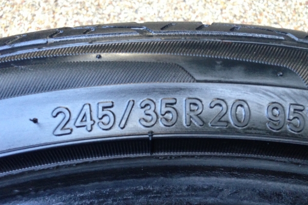 ยางคู่ Toyo 245 35 20 กลางปี12 ยางคู่ Toyo 245 35 20 กลางปี12