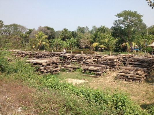 ขายไม้หมอนรถไฟจำนวนมากพร้อมบริการขนส่ง