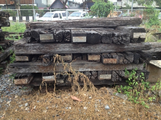 ขายไม้หมอนรถไฟจำนวนมากพร้อมบริการขนส่ง