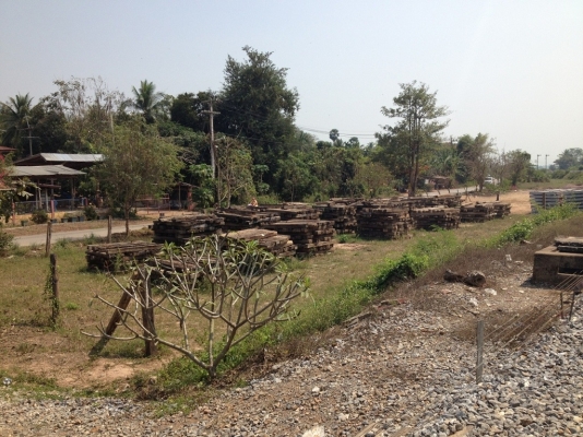 ขายไม้หมอนรถไฟจำนวนมากพร้อมบริการขนส่ง