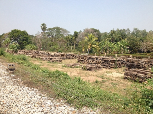 ขายไม้หมอนรถไฟจำนวนมากพร้อมบริการขนส่ง