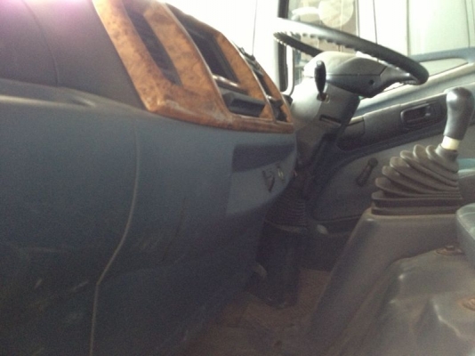 รถฮีโน่ 6 ล้อ หลังถนน FC4J  170 แรงม้า  ติดเฮี้ยบ 3 ตัน ปี 48  สนใจติดต่อ 081 - 6079515