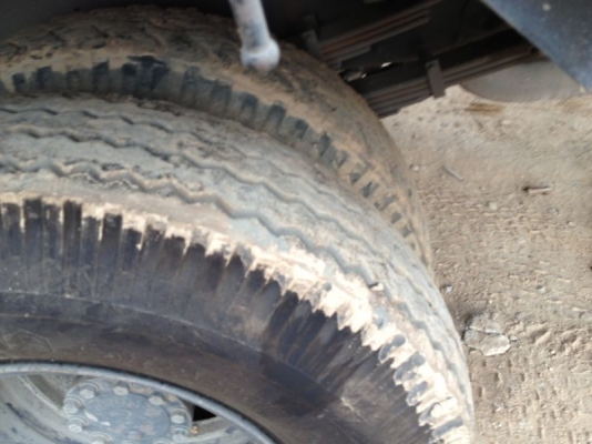 รถฮีโน่ 6 ล้อ หลังถนน FC4J  170 แรงม้า  ติดเฮี้ยบ 3 ตัน ปี 48  สนใจติดต่อ 081 - 6079515