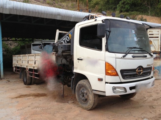 รถฮีโน่ 6 ล้อ หลังถนน FC4J  170 แรงม้า  ติดเฮี้ยบ 3 ตัน ปี 48  สนใจติดต่อ 081 - 6079515