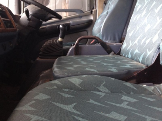 รถฮีโน่ 6 ล้อ หลังถนน FC4J  170 แรงม้า  ติดเฮี้ยบ 3 ตัน ปี 48  สนใจติดต่อ 081 - 6079515