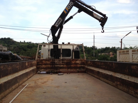 รถฮีโน่ 6 ล้อ หลังถนน FC4J  170 แรงม้า  ติดเฮี้ยบ 3 ตัน ปี 48  สนใจติดต่อ 081 - 6079515