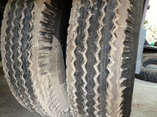 รถฮีโน่ 6 ล้อ หลังถนน FC4J  170 แรงม้า  ติดเฮี้ยบ 3 ตัน ปี 48  สนใจติดต่อ 081 - 6079515