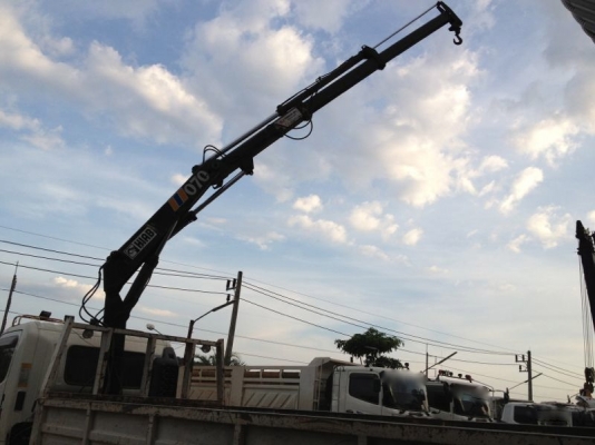 รถฮีโน่ 6 ล้อ หลังถนน FC4J  170 แรงม้า  ติดเฮี้ยบ 3 ตัน ปี 48  สนใจติดต่อ 081 - 6079515