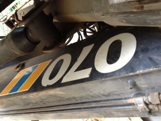 รถฮีโน่ 6 ล้อ หลังถนน FC4J  170 แรงม้า  ติดเฮี้ยบ 3 ตัน ปี 48  สนใจติดต่อ 081 - 6079515