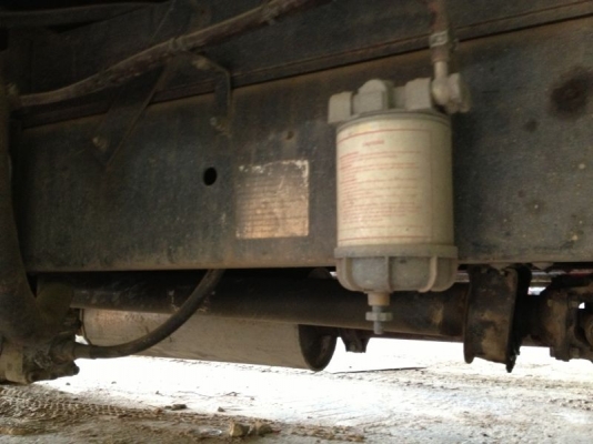 รถฮีโน่ 6 ล้อ หลังถนน FC4J  170 แรงม้า  ติดเฮี้ยบ 3 ตัน ปี 48  สนใจติดต่อ 081 - 6079515