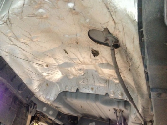 รถฮีโน่ 6 ล้อ หลังถนน FC4J  170 แรงม้า  ติดเฮี้ยบ 3 ตัน ปี 48  สนใจติดต่อ 081 - 6079515