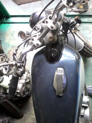 ขาย  yamaha SR 400 แนวๆแรงด้วยคาร์บูแฟลสไลด์ประกอบใหม่มือ 1 เมืองไทยครับ