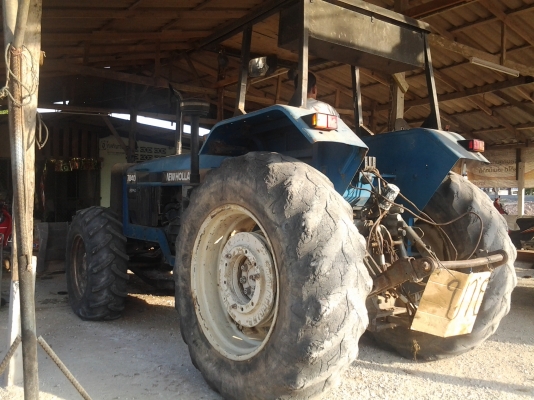 รถไถฟอร์ท นิวฮอนแลนด์ สองเพลา  หกสูบ  เล่มพร้อมค่ะ  คุณทรรศนะ  จ.ชลบุรี มัดจำมาเรียบร้อยแล้วจ๊ะ