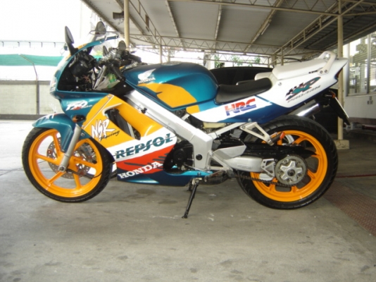 NSR150SP ขายด่วน เอ็น เอส อาร โปร อามร์ ร้อย ห้าสิบ เอส พี ทำสีใหม่ ทั้งคัน สวย มาก สนจัย ติดต่อคุณ เพียร 0805948450 กทม แถว เซ็นทรัล พระราม 3 มีสีแดง และ เขียวส้ม  ราคา - 39,900 บาท