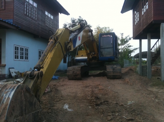 ขายkobelco  sk200 3 สภาพพร้อมใช้ เจ้าของขายเอง 0892836837