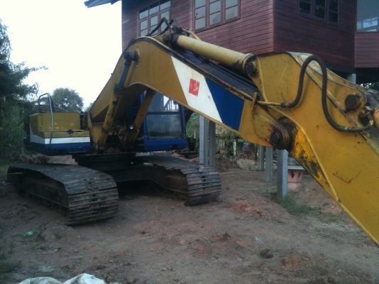 ขายkobelco  sk200 3 สภาพพร้อมใช้ เจ้าของขายเอง 0892836837